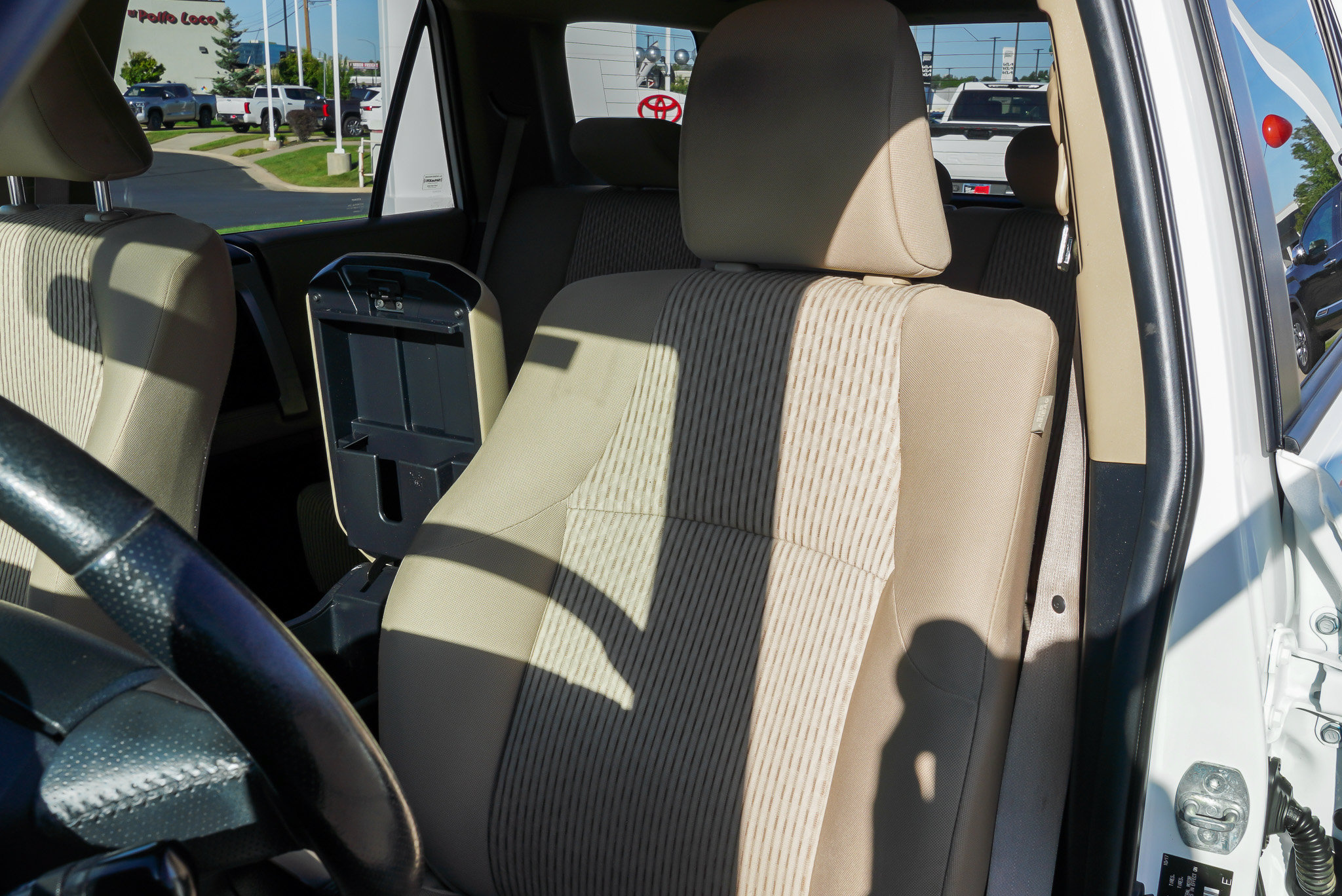 Used 2018 Toyota 4Runner SR5 AWD/4WD image 16