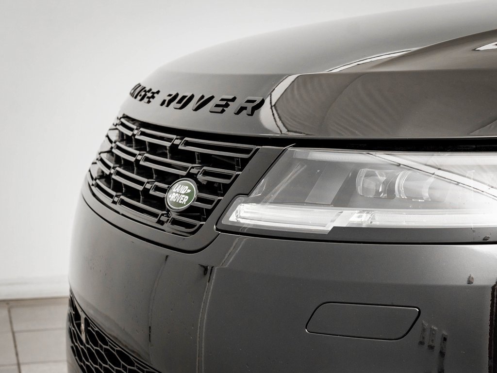 Used 2025 Land Rover Range Rover Sport Dynamic SE image 3