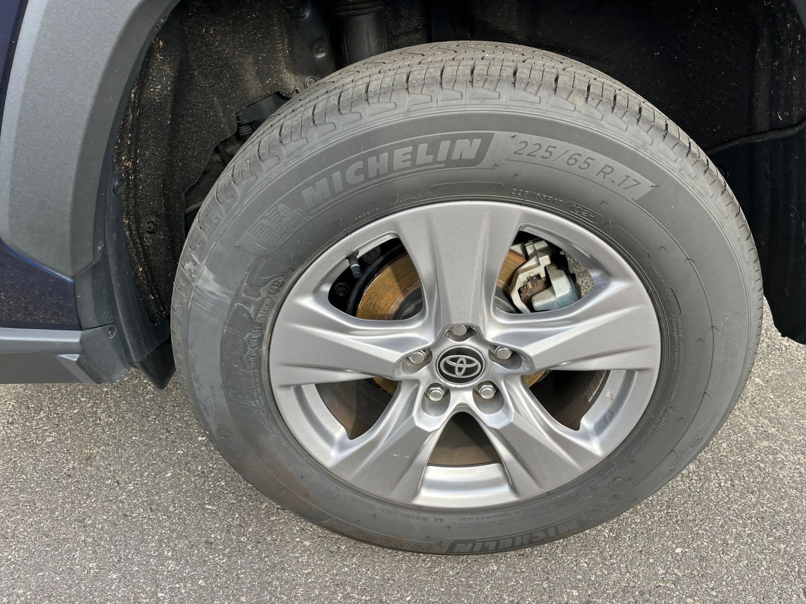 Used 2025 Toyota RAV4 XLE image 30