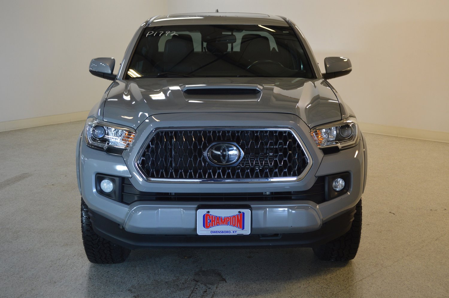 Used 2019 Toyota Tacoma TRD Sport image 8