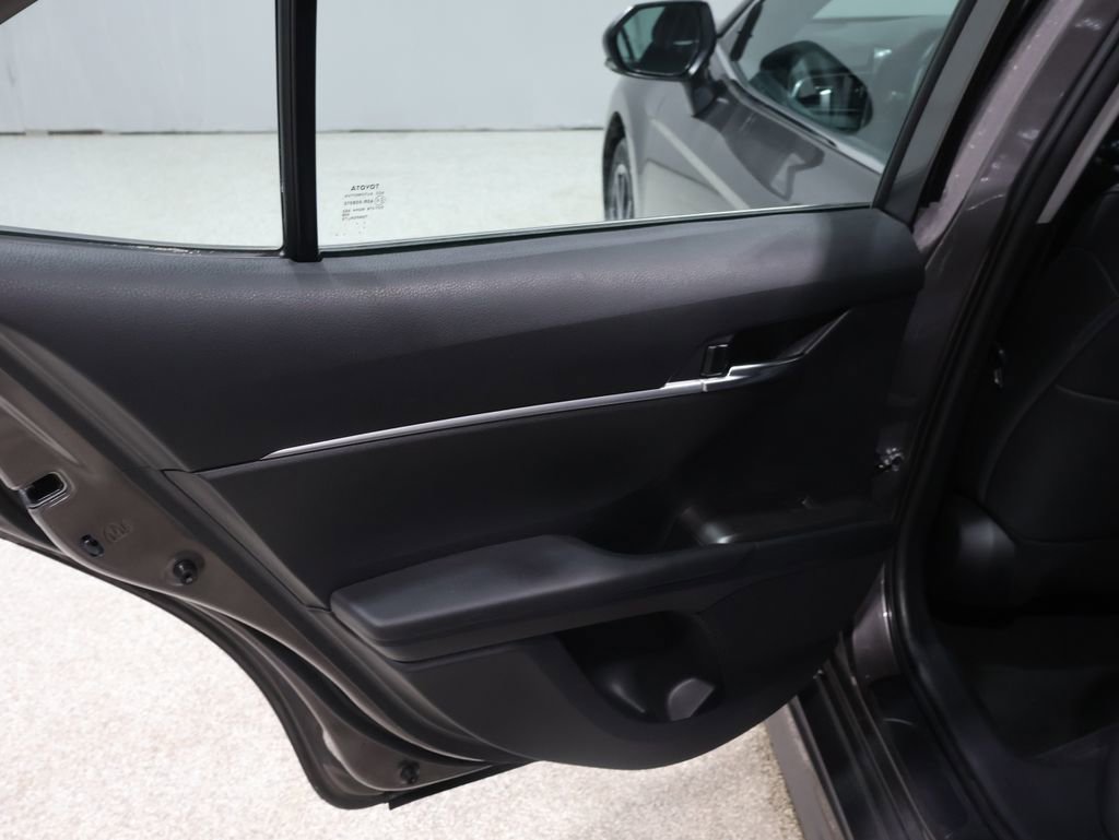 Used 2023 Toyota Camry SE image 19