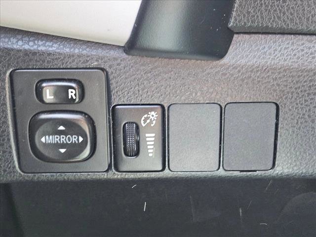 Used 2017 Toyota Corolla LE w/ Carpet Mat Package (TMS) FWD image 9