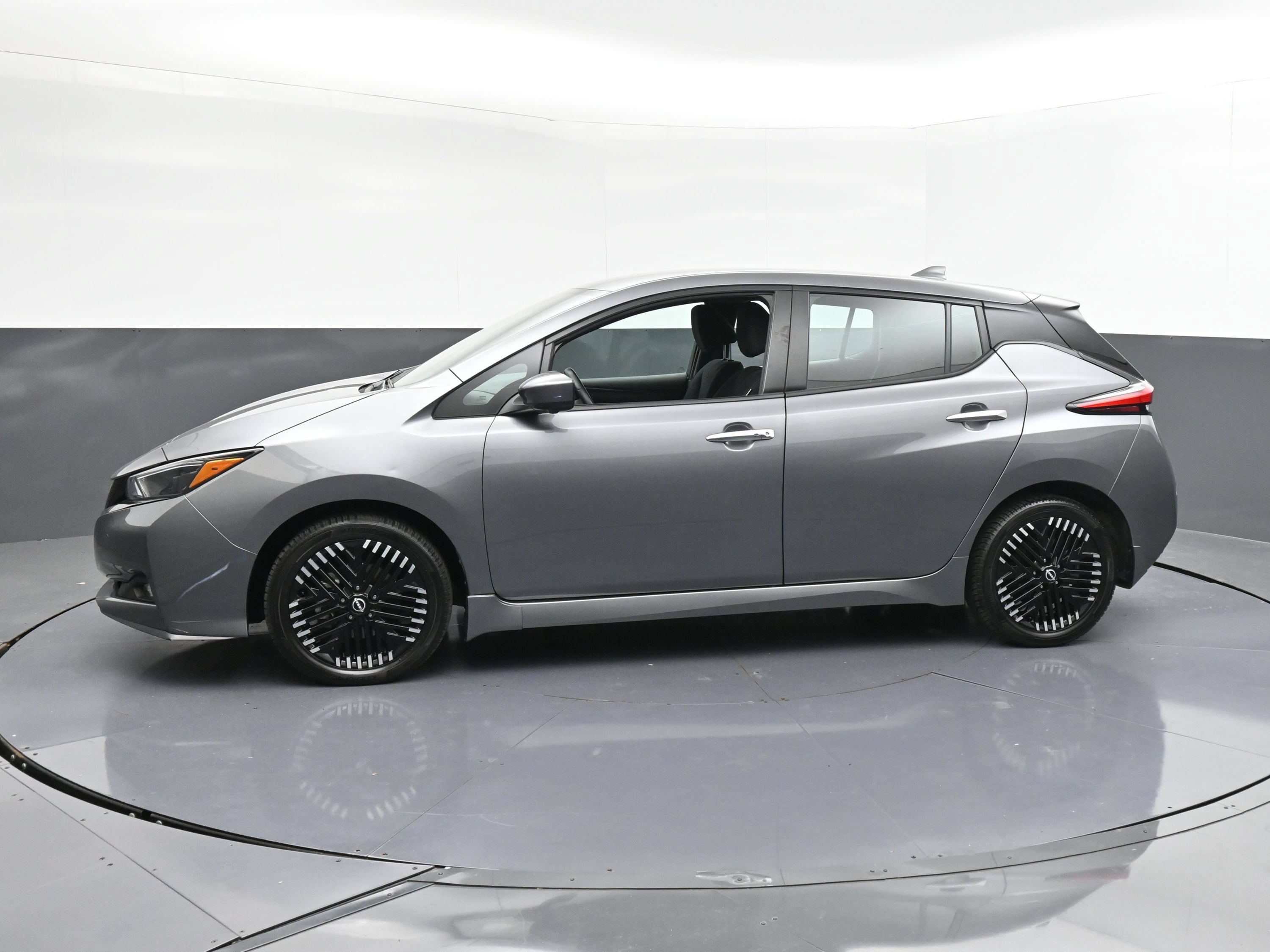 Used 2025 Nissan Leaf SV Plus FWD image 5