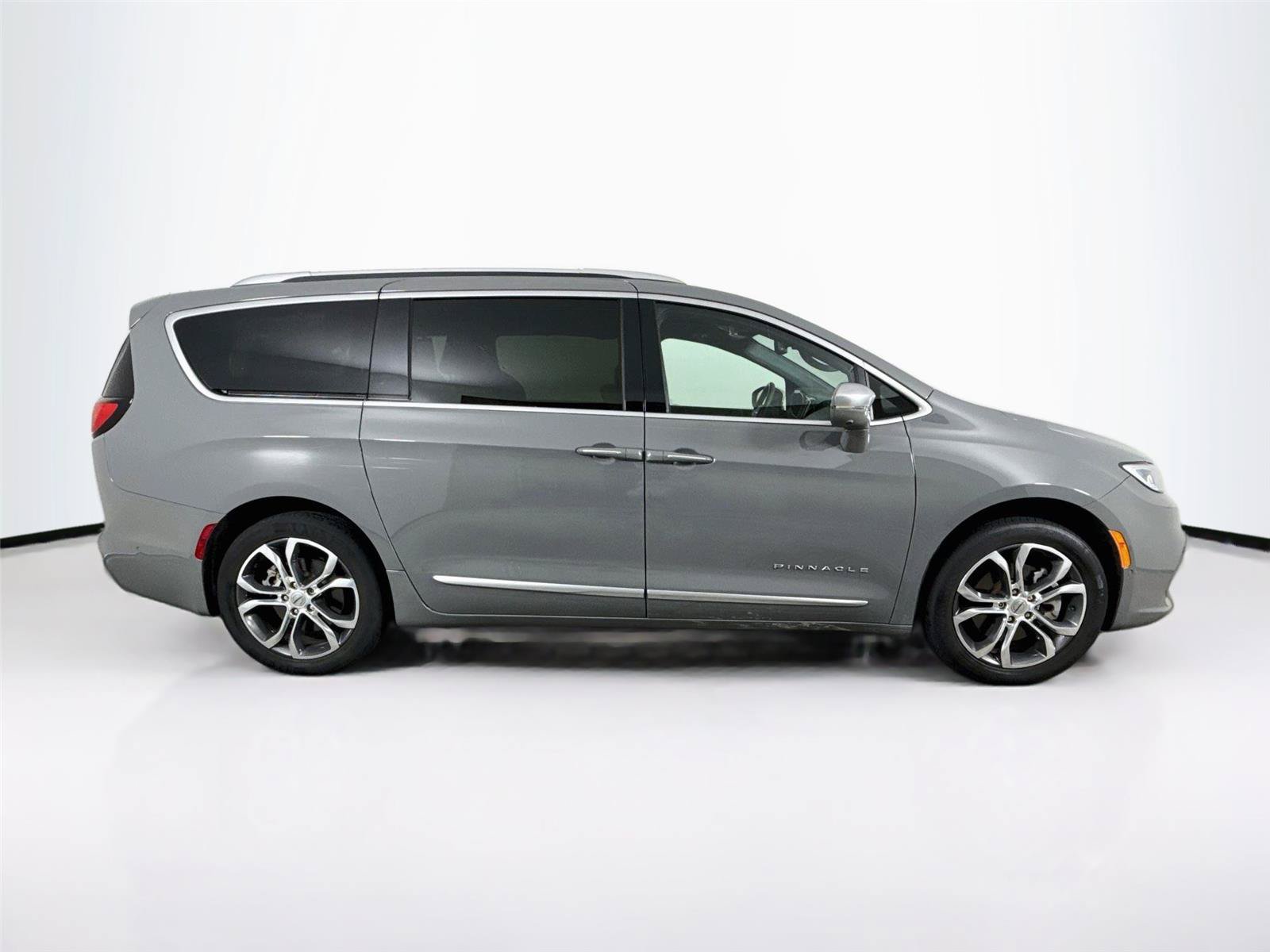 Used 2022 Chrysler Pacifica Pinnacle AWD/4WD image 9