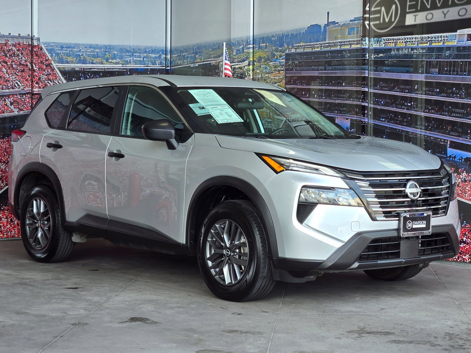 Used 2024 Nissan Rogue S FWD image 1