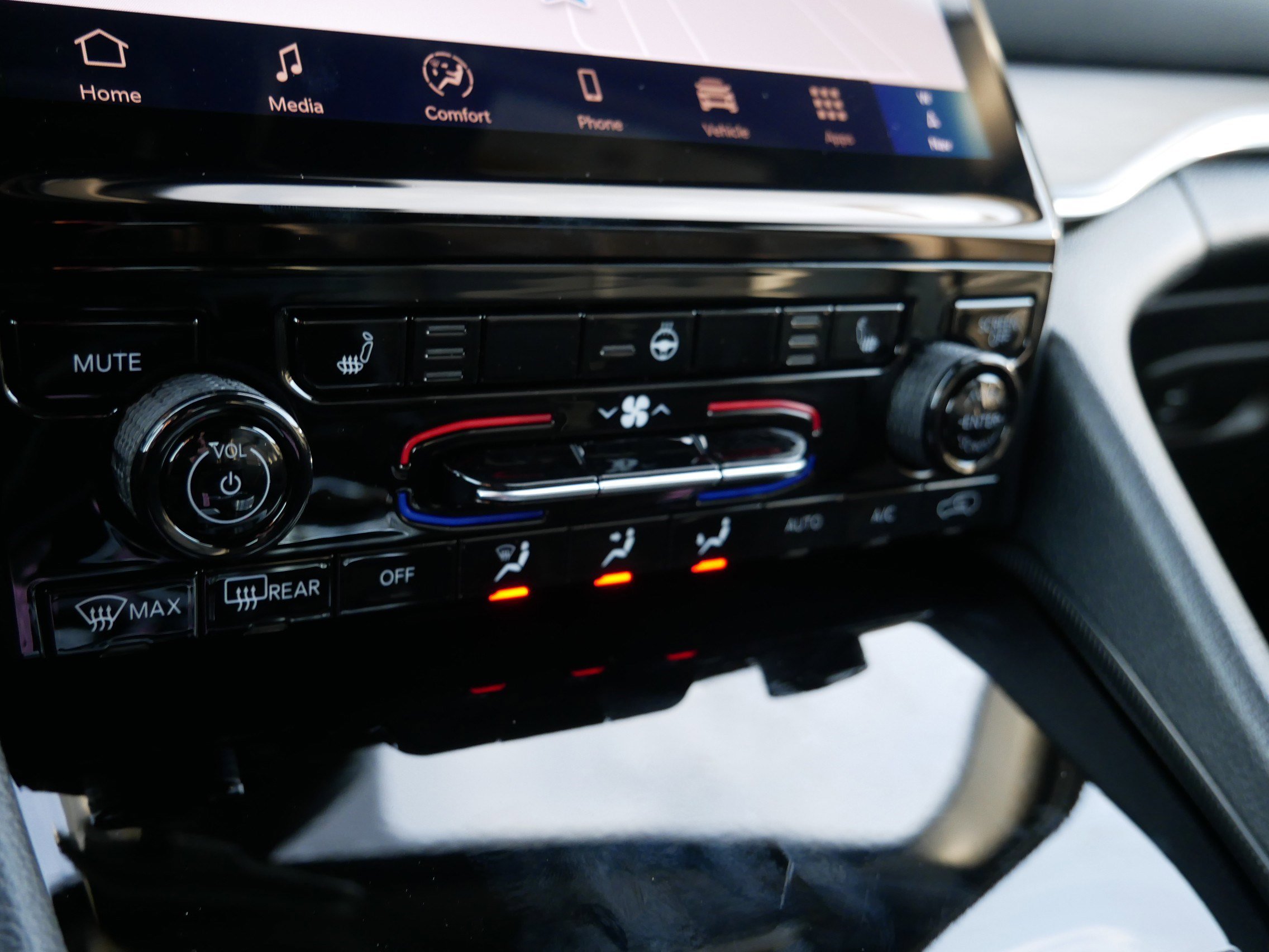 New 2025 Jeep Grand Cherokee L Limited w/ Black Appearance Package image 15