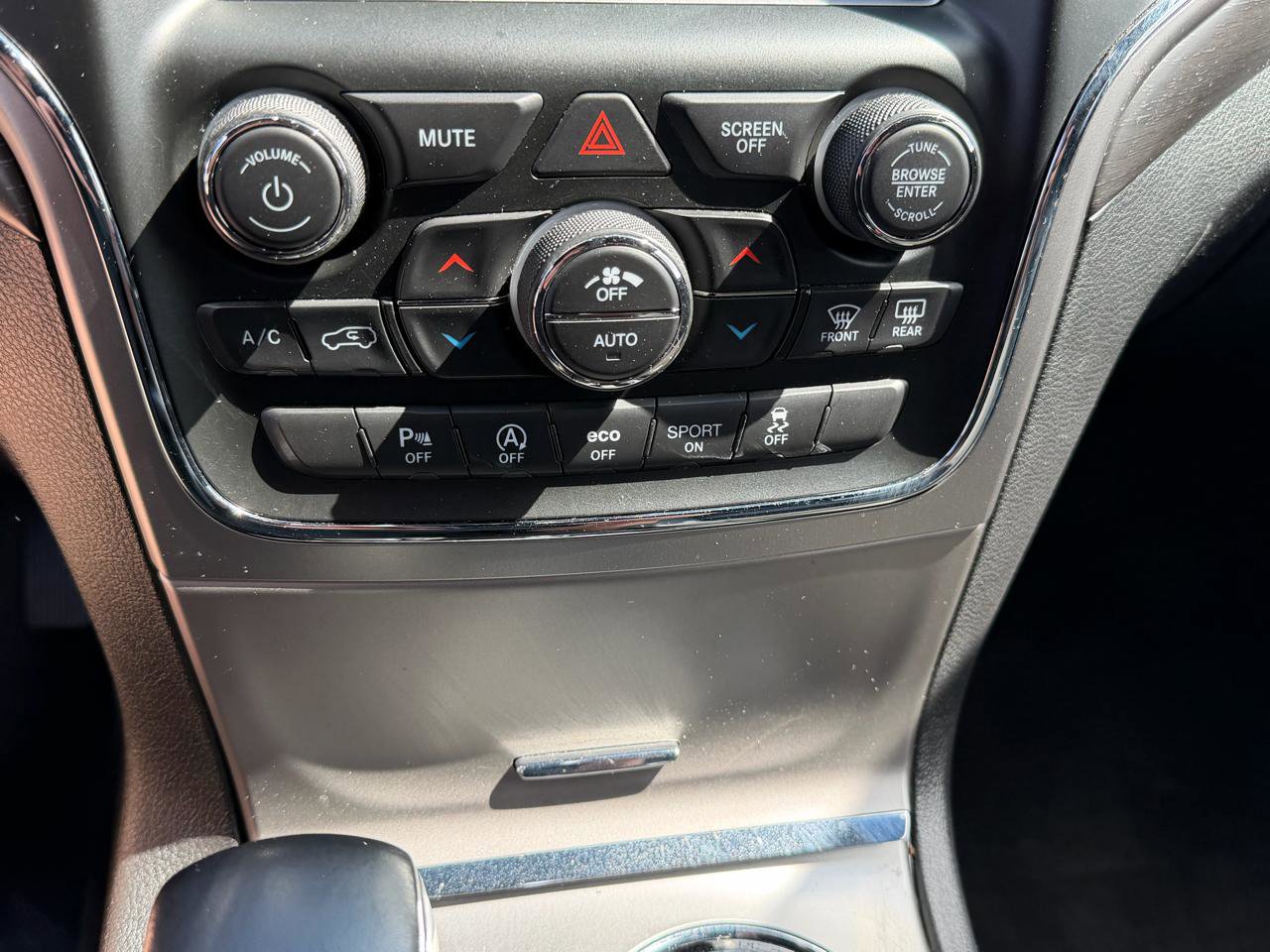 Used 2018 Jeep Grand Cherokee Altitude AWD/4WD image 22