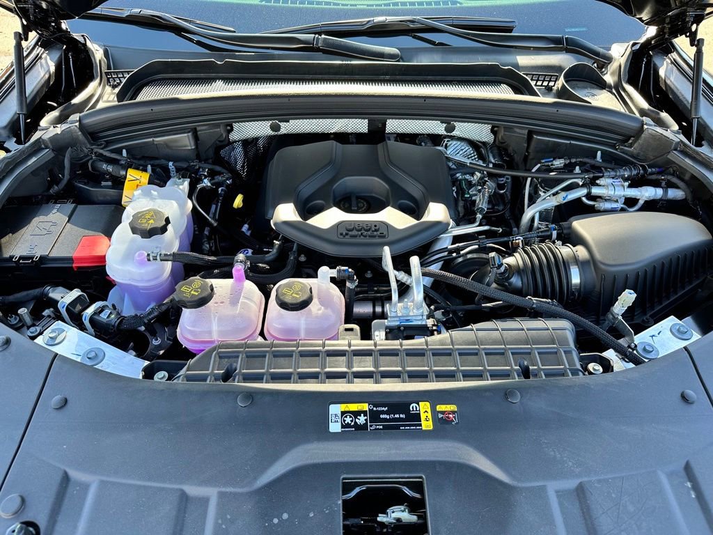 Used 2024 Jeep Grand Cherokee Limited 4xe w/ MOPAR Finishing Package AWD/4WD image 8