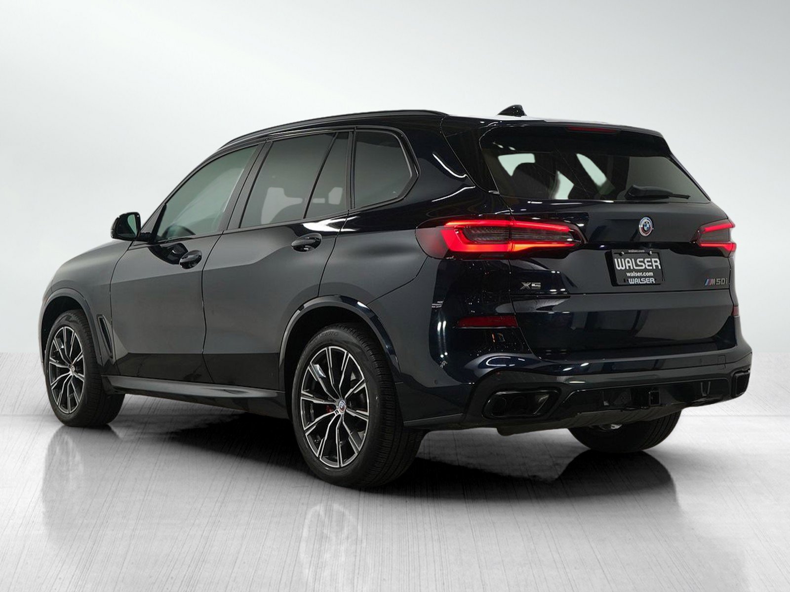 Used 2023 BMW X5 M50i w/ Executive Package image 3