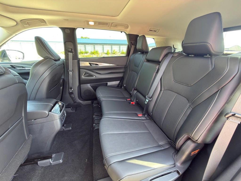 Certified 2026 INFINITI QX60 Luxe w/ Cargo Package AWD/4WD image 17