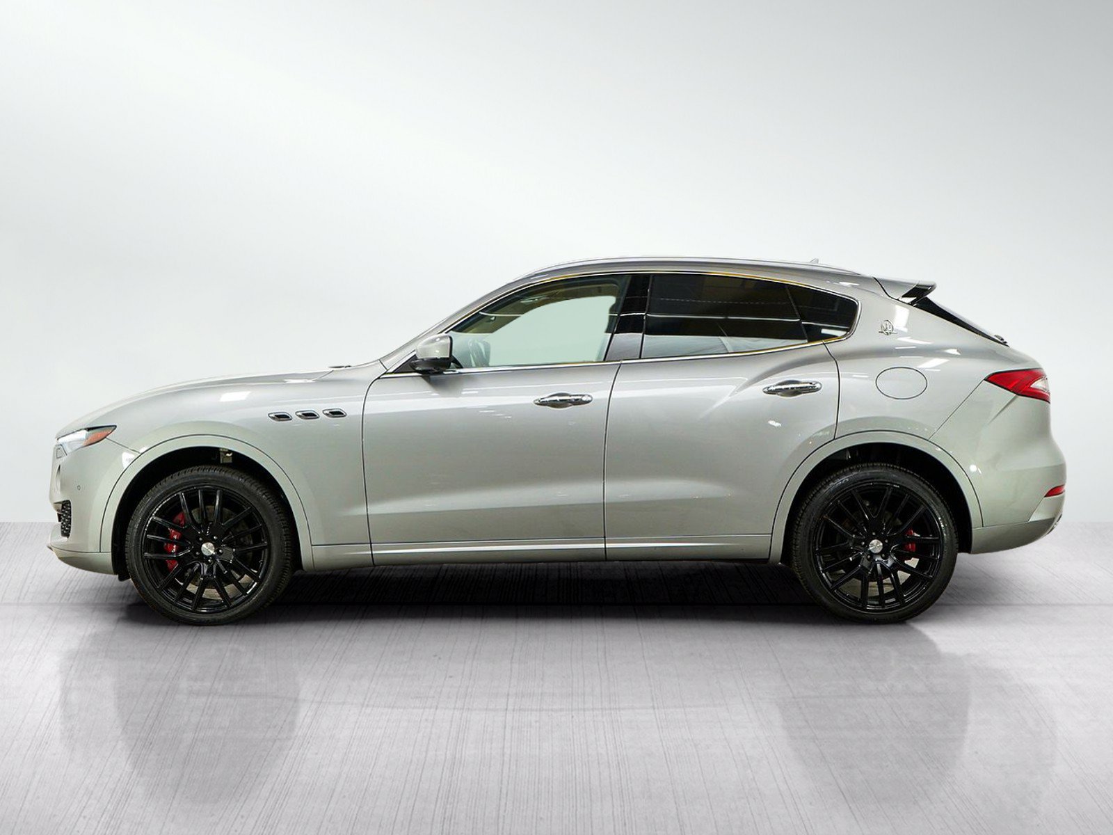 Used 2017 Maserati Levante S AWD/4WD image 2
