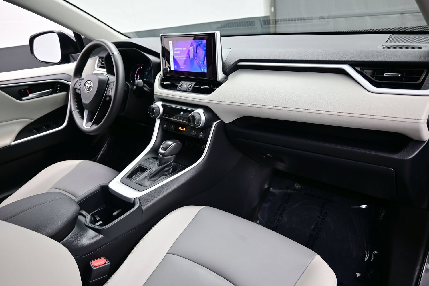 Used 2025 Toyota RAV4 XLE Premium w/ Weather Package FWD image 15