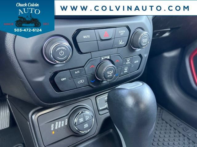 Used 2022 Jeep Renegade Trailhawk AWD/4WD image 19
