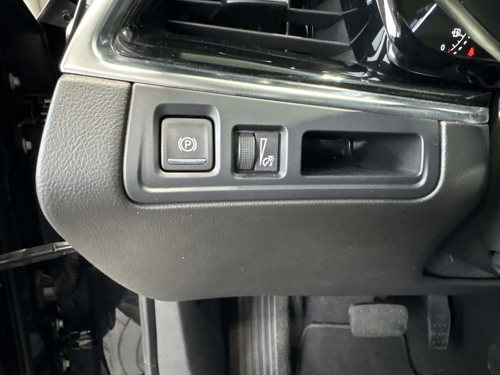 Used 2025 Cadillac XT6 Premium Luxury image 33