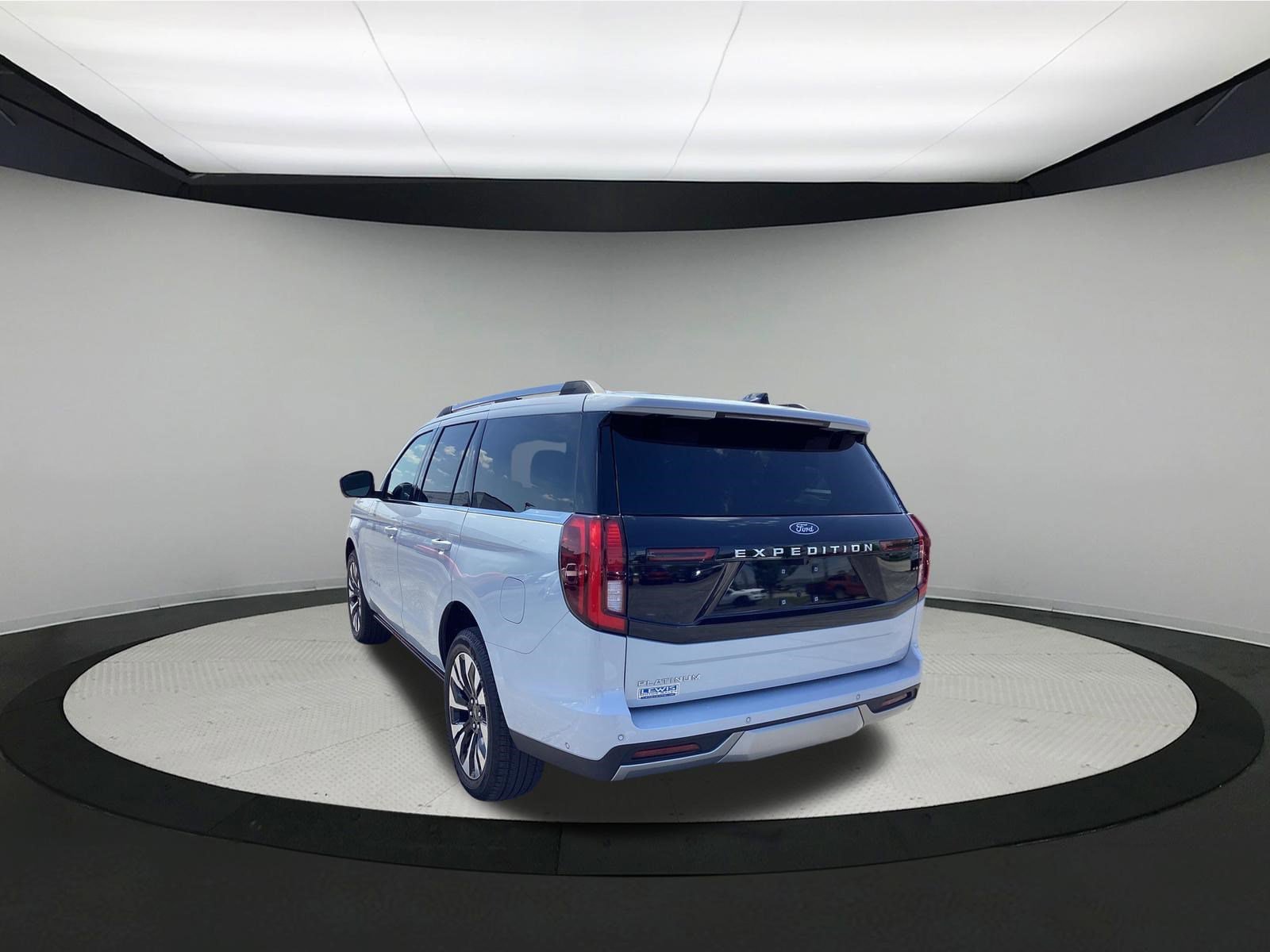 Used 2025 Ford Expedition Platinum w/ Driver's Package AWD/4WD image 6