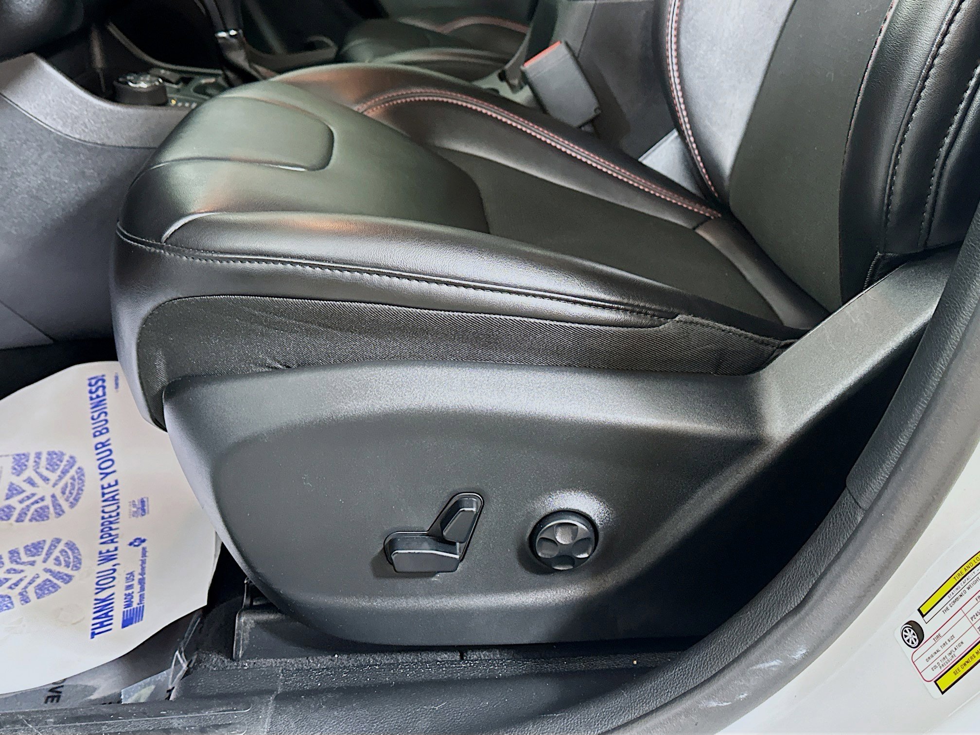 Used 2020 Jeep Cherokee Trailhawk w/ Technology Group AWD/4WD image 18