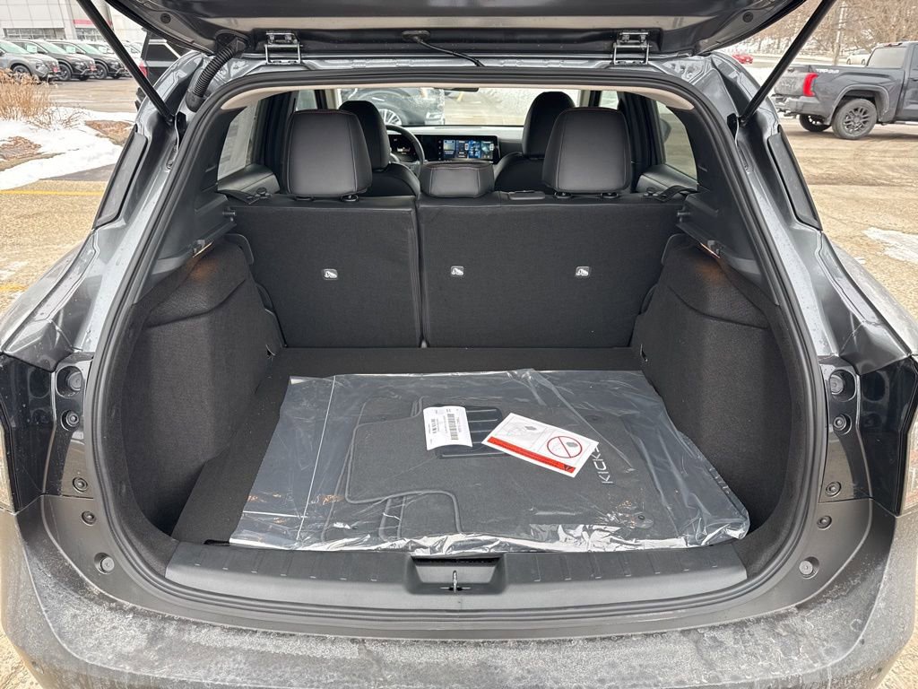 New 2026 Nissan Kicks SR w/ Cold Weather Package image 17