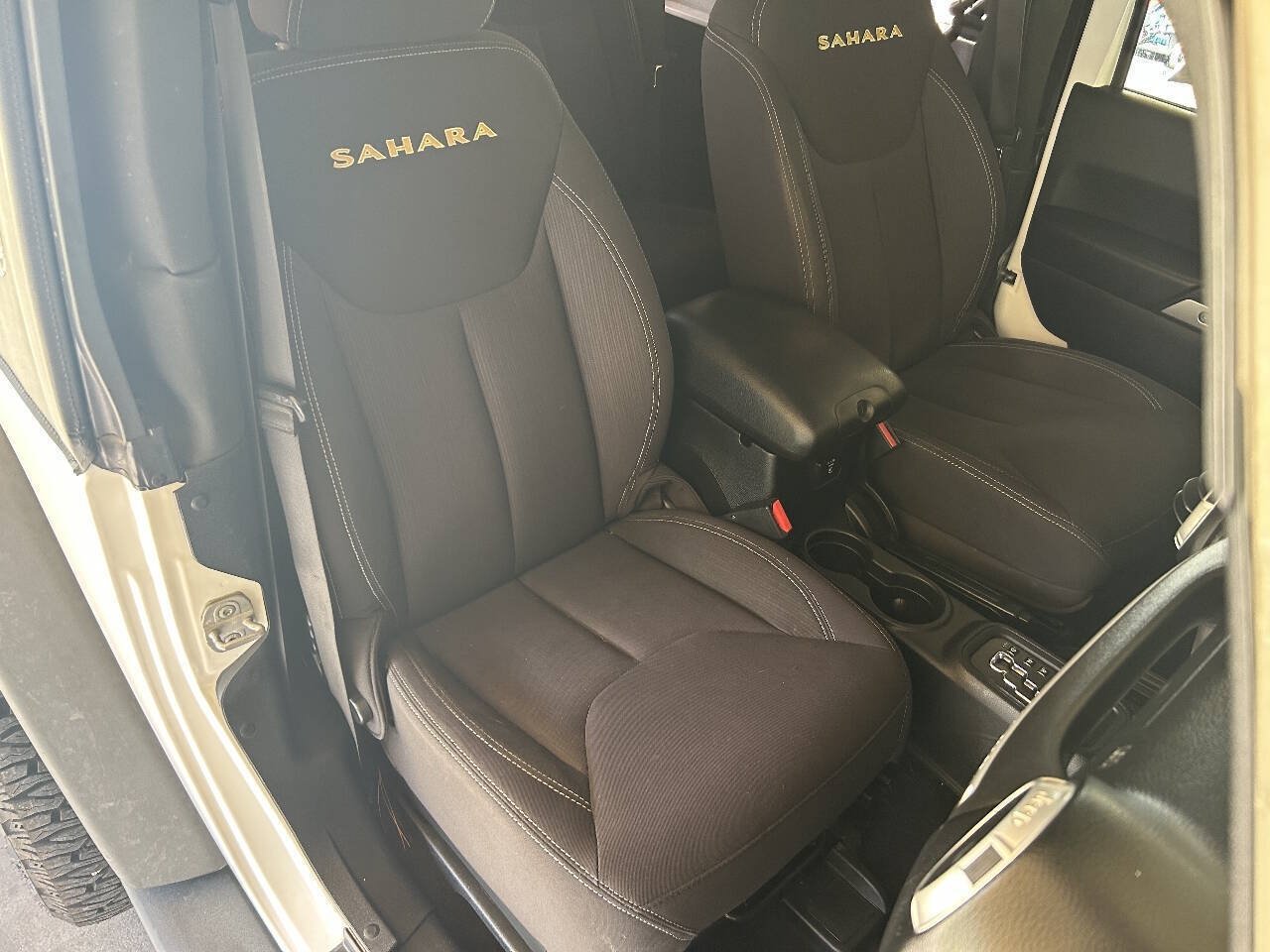 Used 2013 Jeep Wrangler Sahara w/ Connectivity Group AWD/4WD image 19