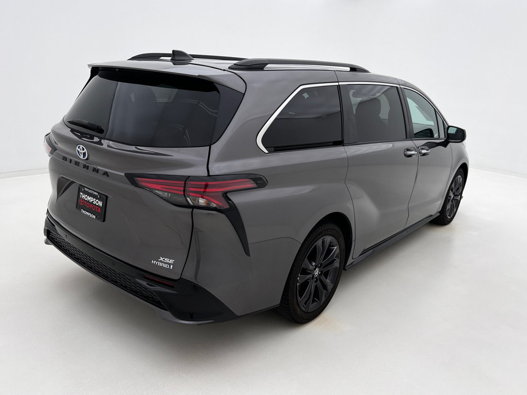 Used 2022 Toyota Sienna XSE w/ XSE Plus Package FWD image 7
