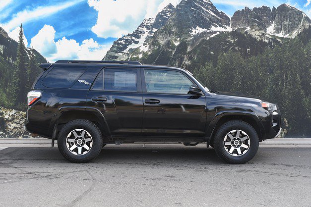 Certified 2024 Toyota 4Runner TRD Off-Road AWD/4WD image 2