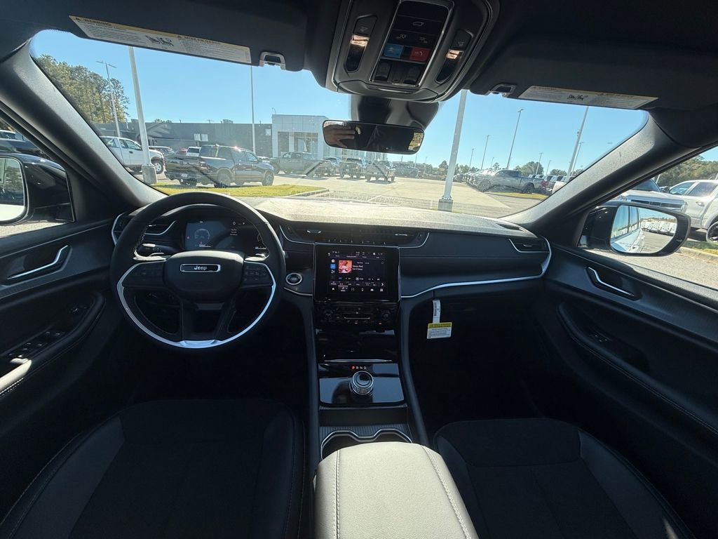New 2025 Jeep Grand Cherokee Laredo RWD image 12