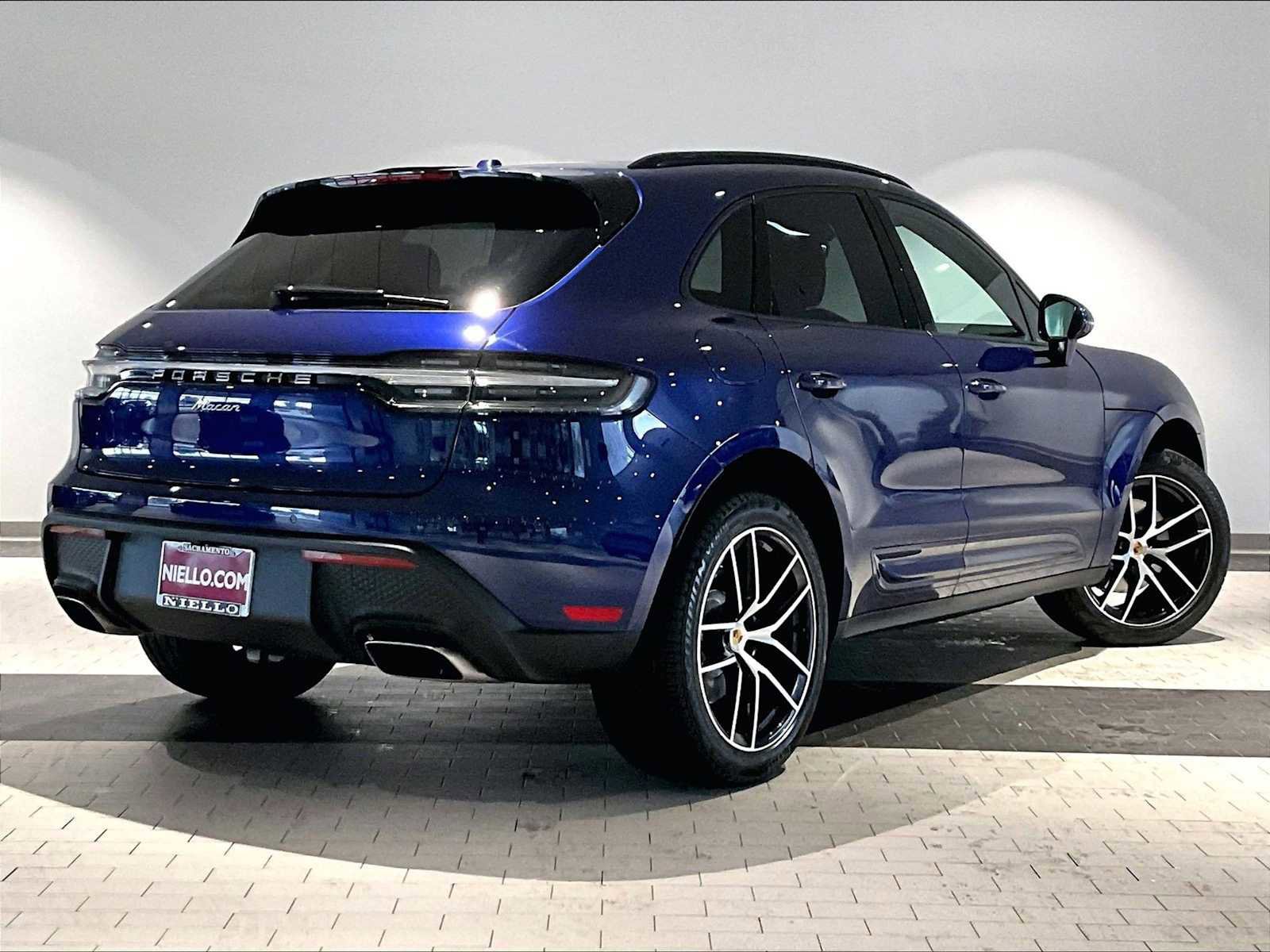 Used 2025 Porsche Macan image 10