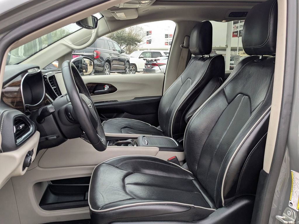 Used 2023 Chrysler Pacifica Limited image 15