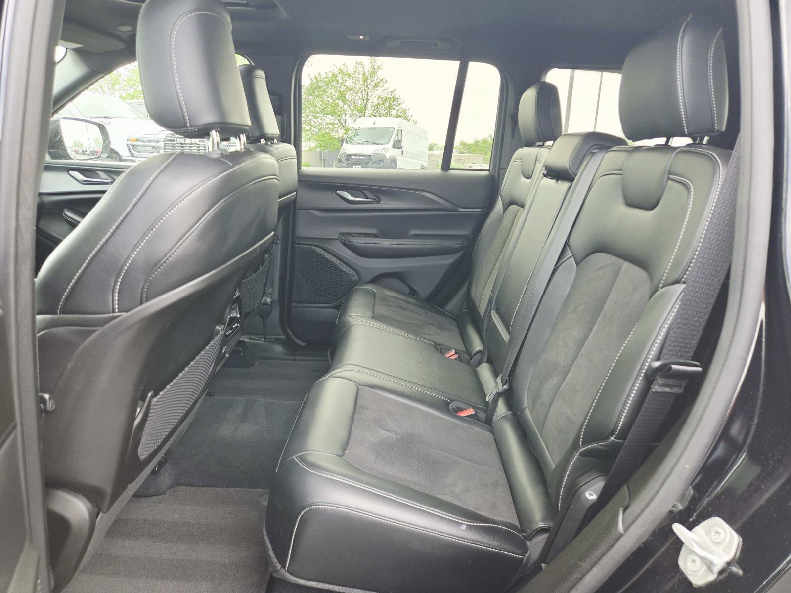 Used 2024 Jeep Grand Cherokee Altitude image 14