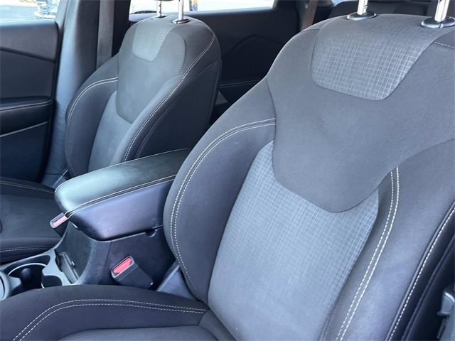 Used 2017 Jeep Cherokee Latitude w/ Safety/Convenience Group image 27