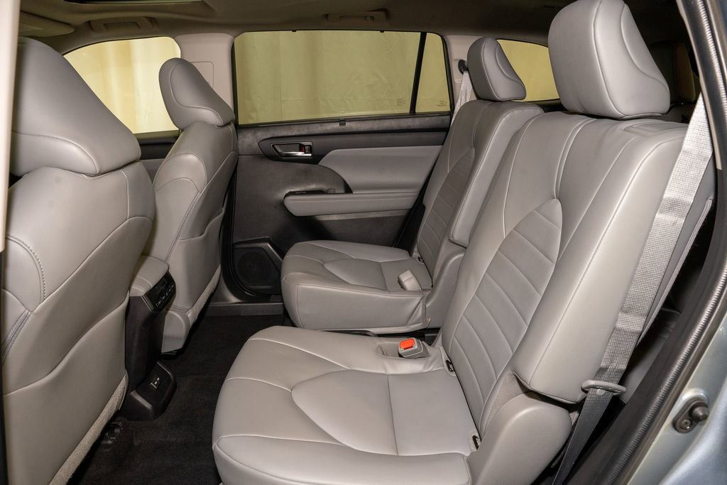 Used 2022 Toyota Highlander XLE image 10