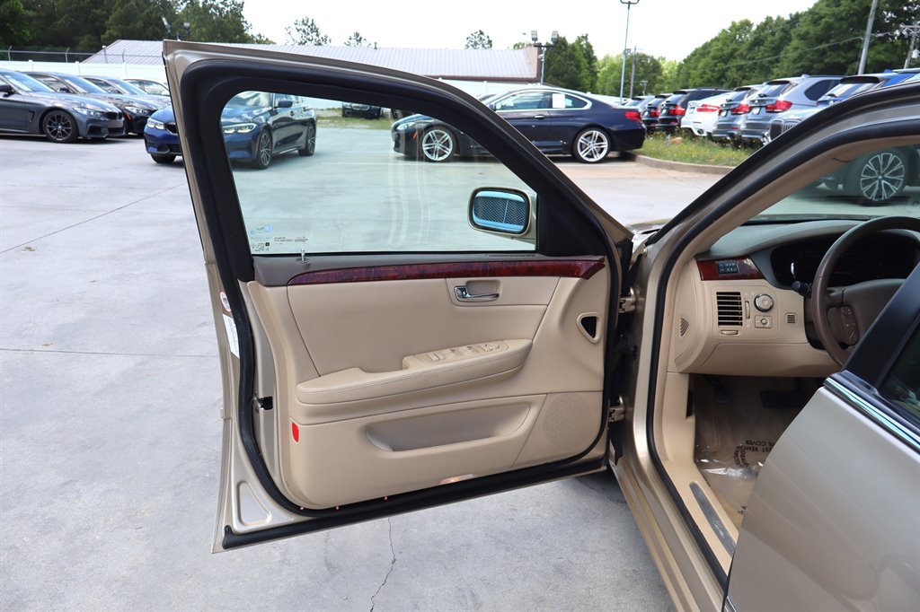 Used 2006 Cadillac DTS w/ Trunk Convenience Package FWD image 31
