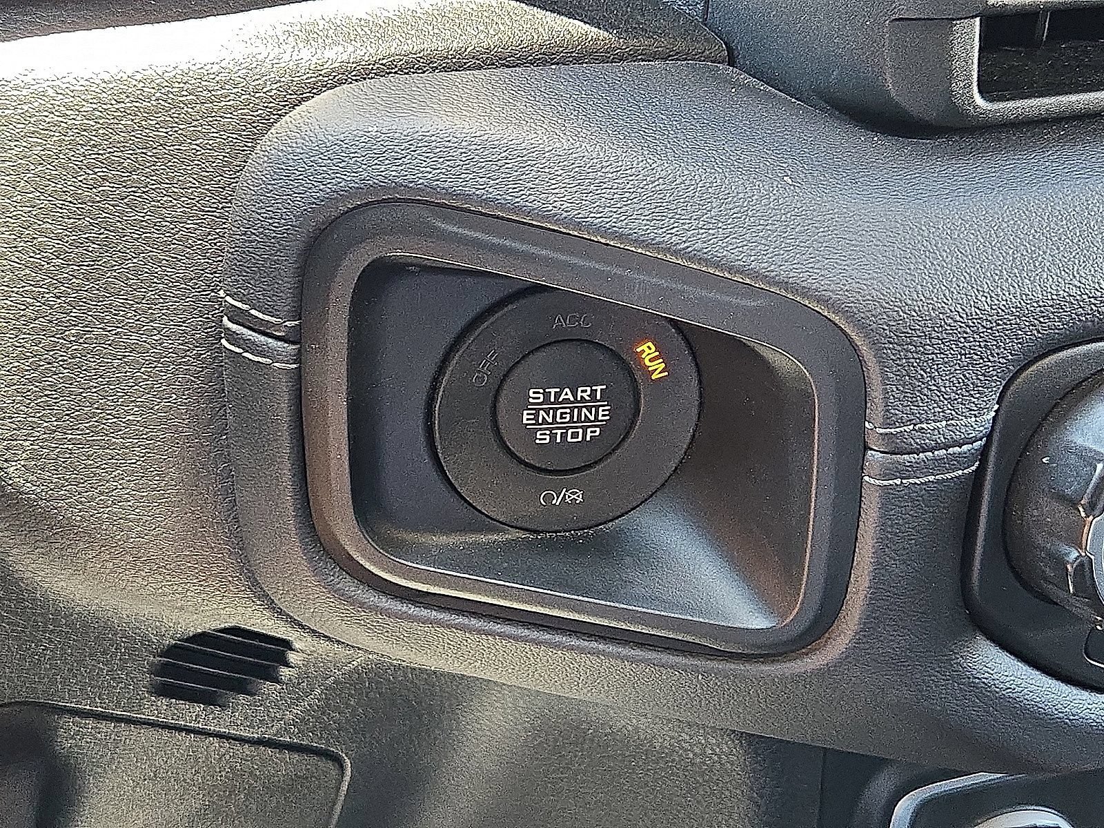 Used 2024 Jeep Wrangler Unlimited Sahara AWD/4WD image 31