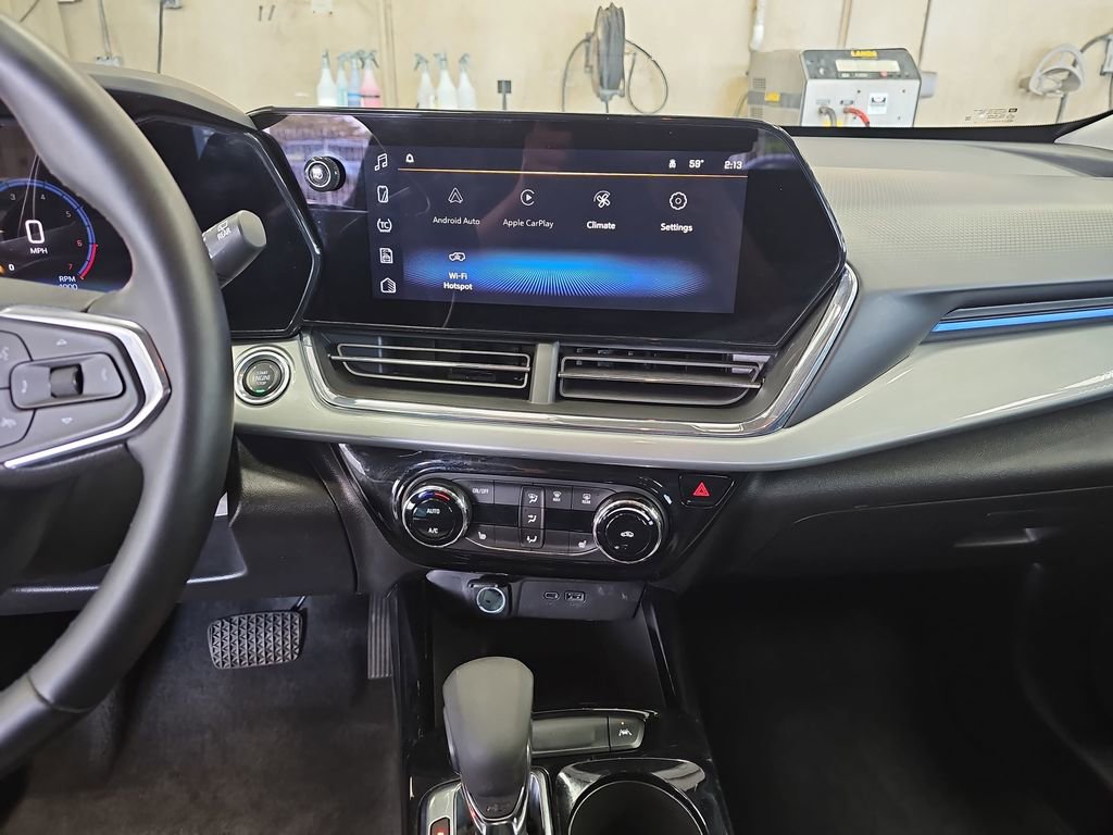 Used 2025 Chevrolet Trax LT w/ LT Convenience Package FWD image 19