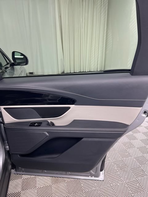 Used 2024 Lincoln Nautilus Premier AWD/4WD image 17