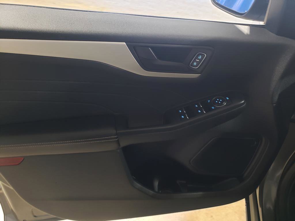 Used 2022 Ford Escape SE w/ Cold Weather Package AWD/4WD image 11