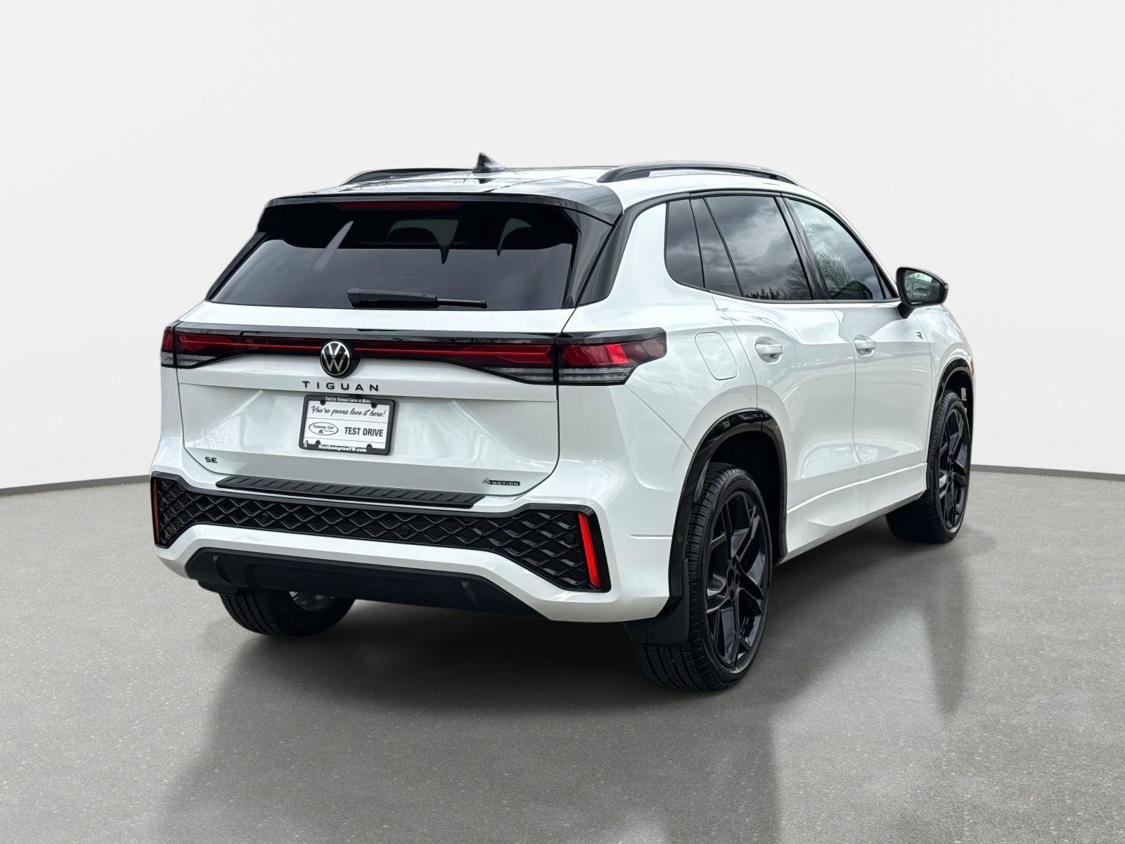 New 2026 Volkswagen Tiguan SE R-Line image 5