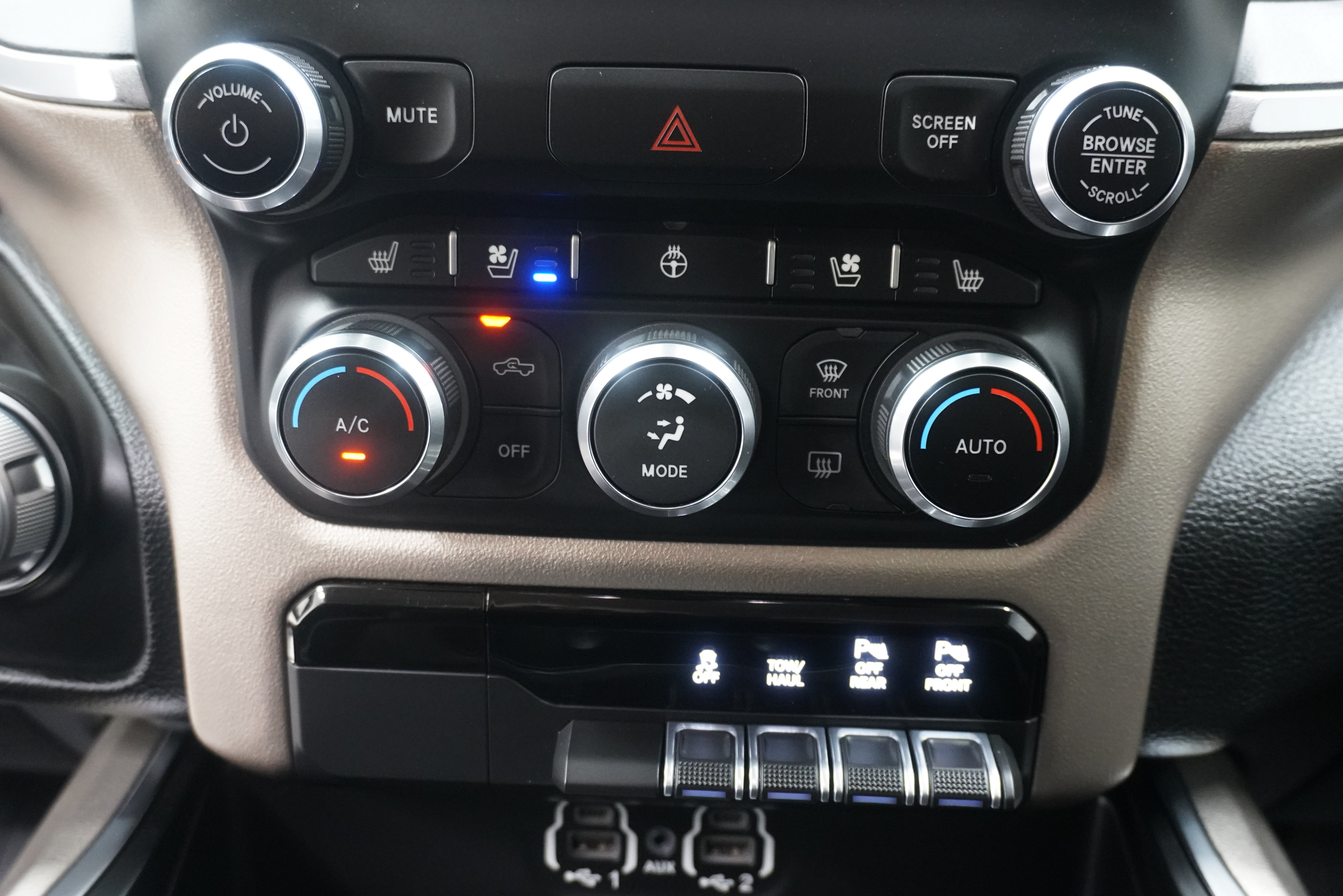 Used 2020 RAM 1500 Laramie RWD image 19