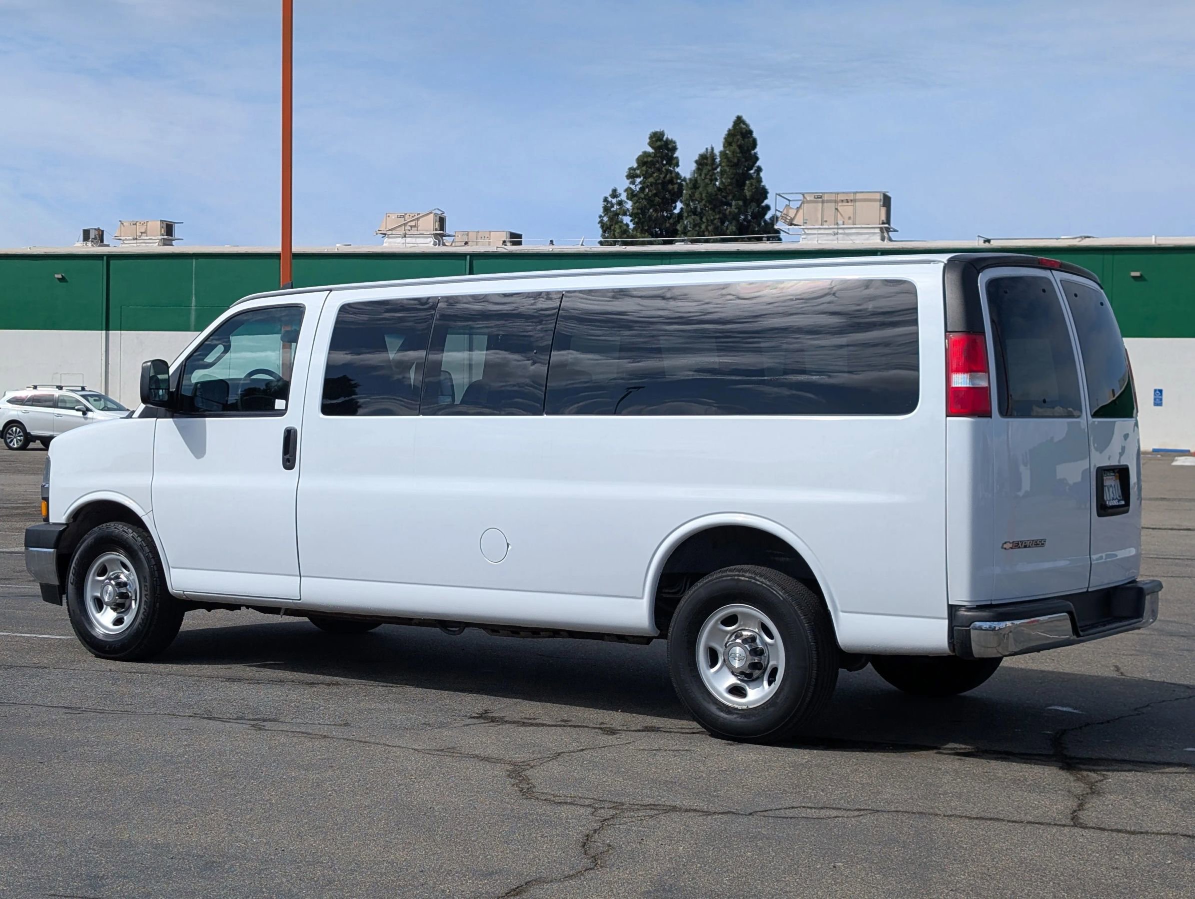 Used 2018 Chevrolet Express 3500 LT w/ LT Preferred Equipment Group RWD image 2
