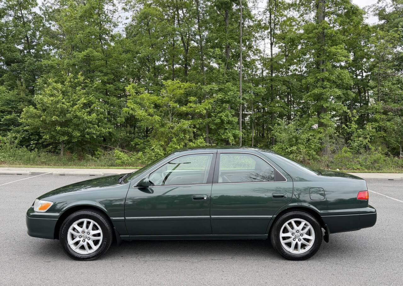 Used 2000 Toyota Camry XLE FWD image 2