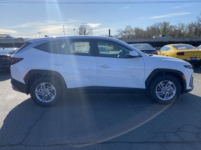 New 2025 Hyundai Tucson SE image 9