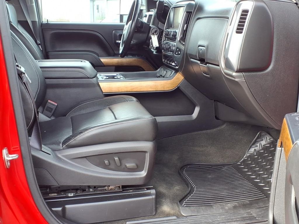 Used 2015 Chevrolet Silverado 2500 LTZ w/ LTZ Plus Package image 2