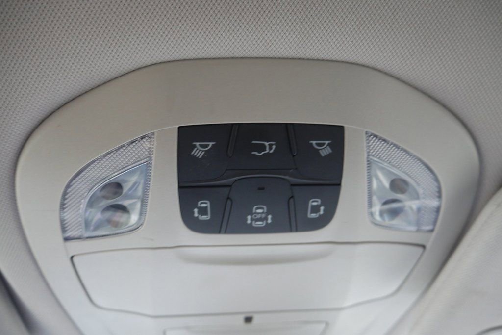 Used 2022 Chrysler Pacifica Touring-L image 19