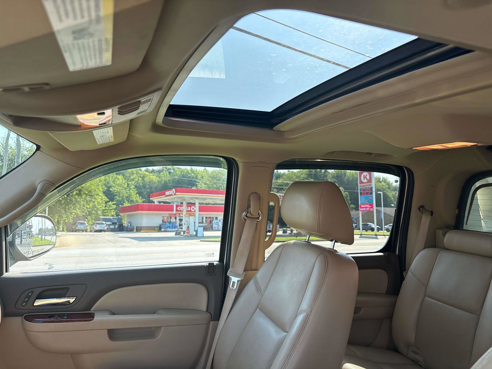 Used 2013 Chevrolet Avalanche LTZ AWD/4WD image 11