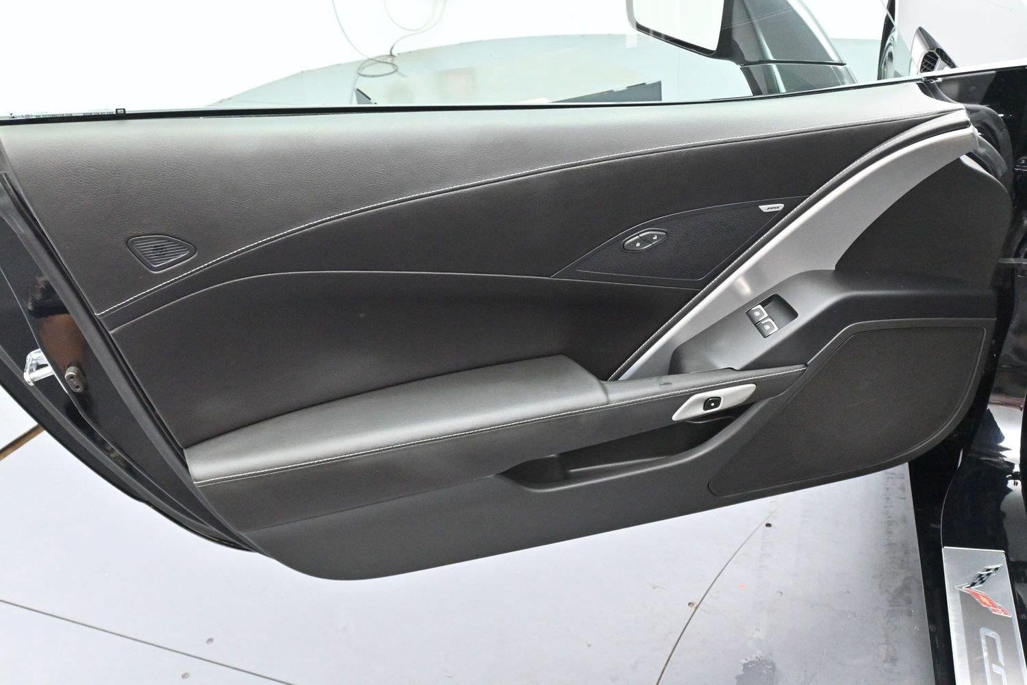 Used 2019 Chevrolet Corvette Stingray Coupe w/ Carbon Flash Badge Package RWD image 9