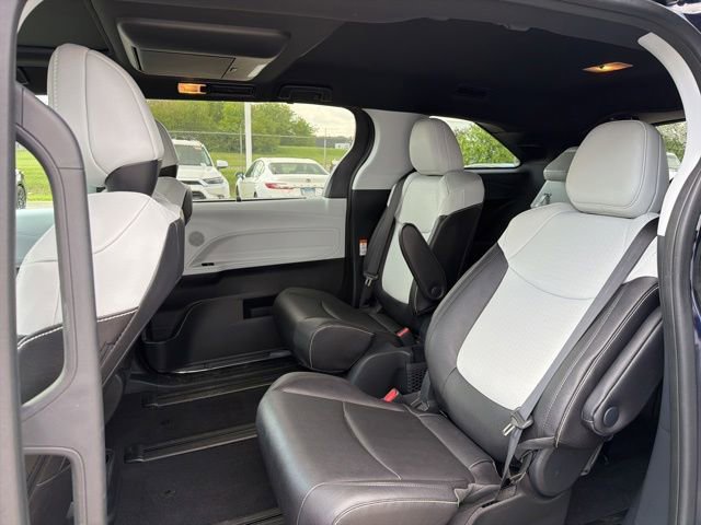 Used 2025 Toyota Sienna XSE w/ XSE Plus Package AWD/4WD image 10