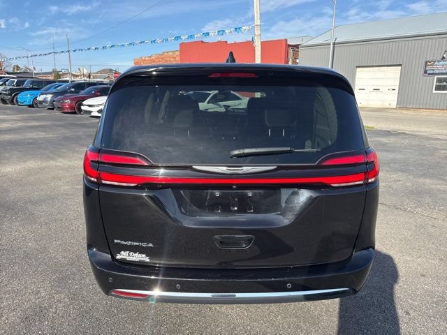 Used 2024 Chrysler Pacifica Touring-L FWD image 8