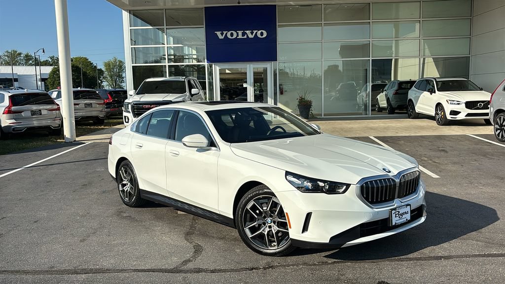 Used 2026 BMW 530i xDrive AWD/4WD image 2