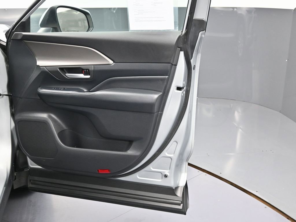 Used 2024 Toyota Grand Highlander XLE image 41