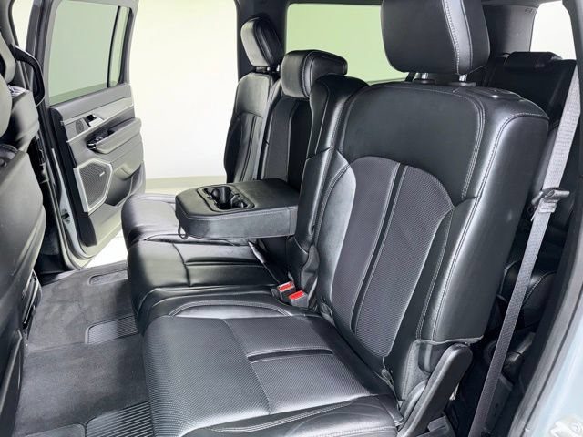 Used 2024 Jeep Wagoneer L Series II w/ Flexible Seating Group AWD/4WD image 2