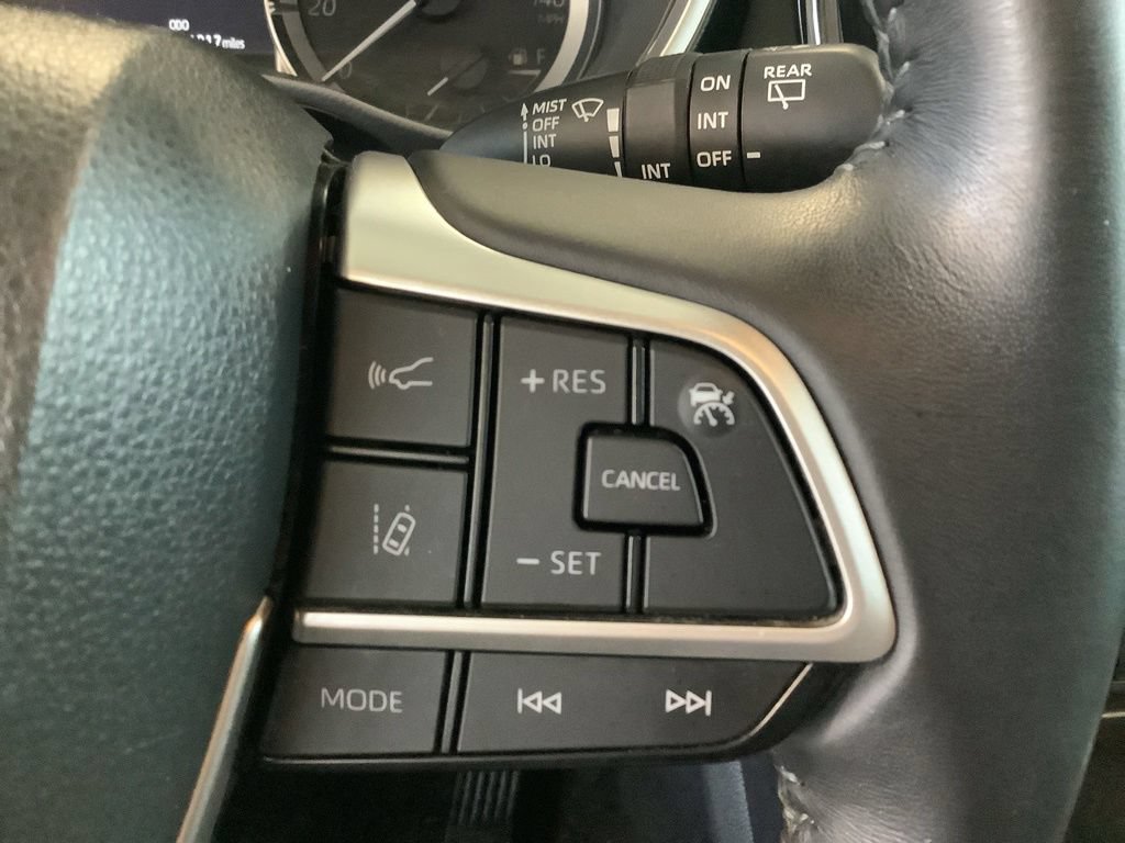Used 2023 Toyota Highlander XLE AWD/4WD image 27